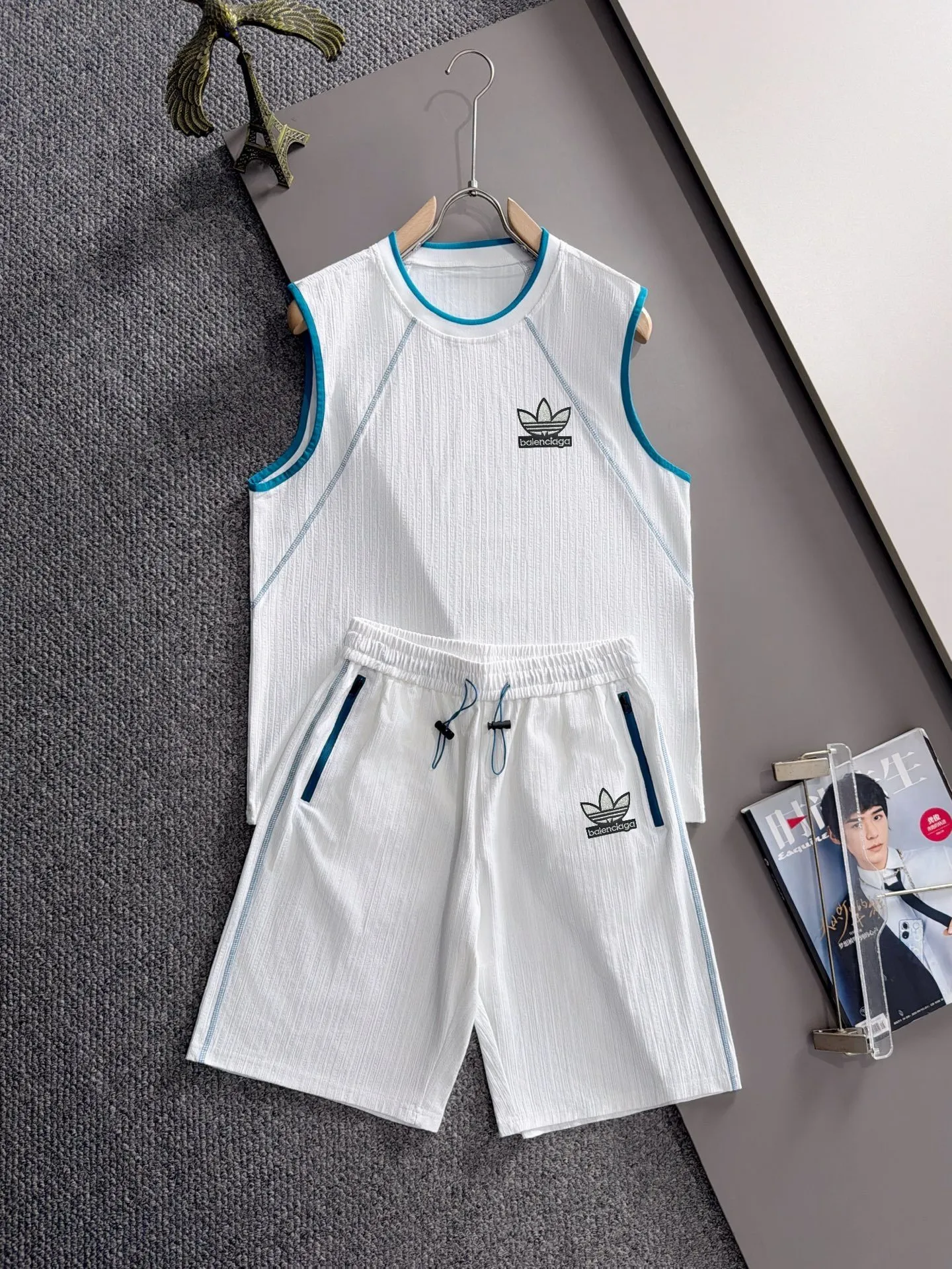 Paris Clover 2026 New Arrival summer casual suit has exquisite and high-end details and a full sense of luxury. Complete with three standards, customized Premium liquid ammonia cotton fabric, the upper body is crisp and stylish, comfortable and not tight. The clean and neat tailoring is full of urban style. You will feel good when you wear it. It is the first choice for Premium fashionistas. The upper body effect is super good! Sizes:M-3XL